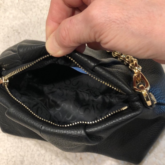 Simply Vera black leather bag w gold chain strap - Picture 5 of 9